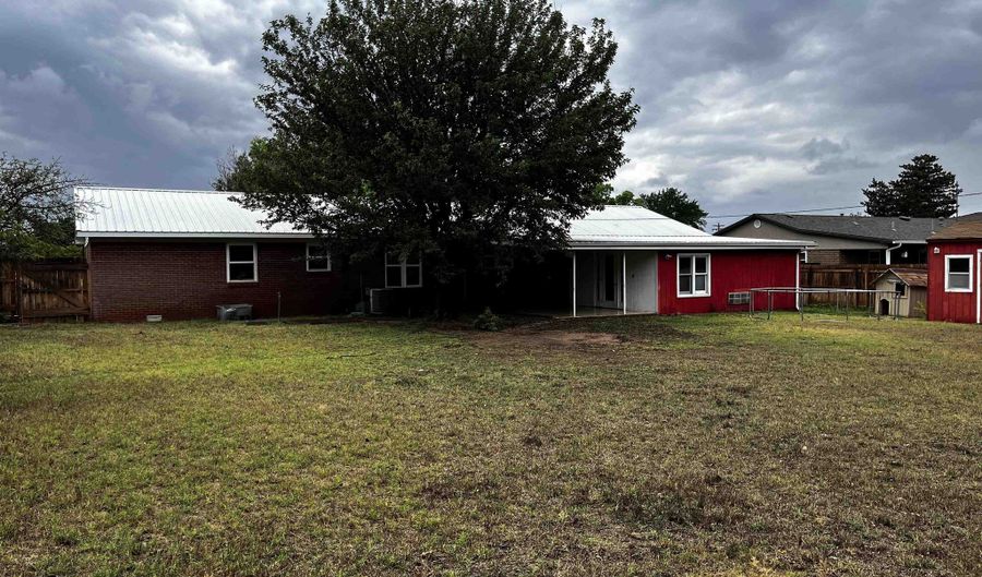 406 Avenue Q, Beaver, OK 73932 - 3 Beds, 2 Bath