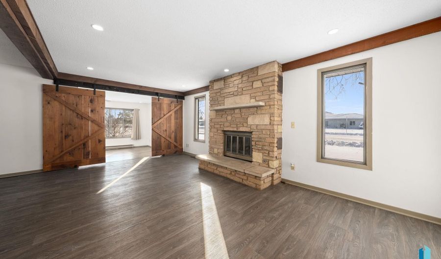 702 S 3rd St, Beresford, SD 57004 - 2 Beds, 1 Bath