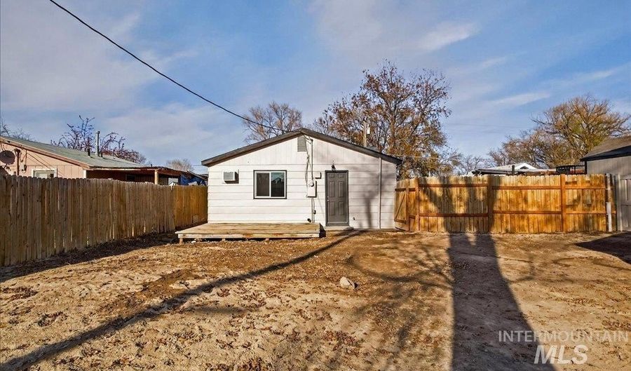 119 Holly St, Caldwell, ID 83605 - 2 Beds, 1 Bath