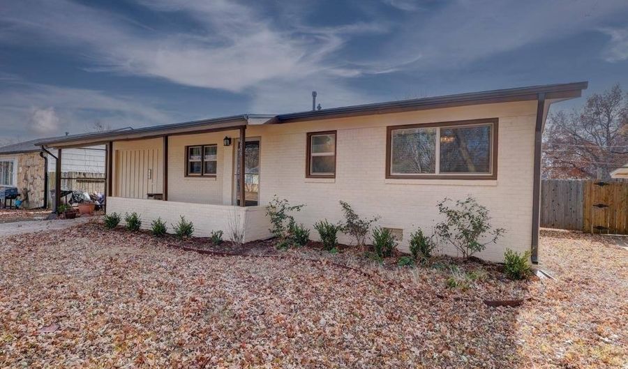 235 Random Rd, Arkansas City, KS 67005 - 2 Beds, 2 Bath