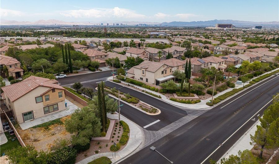 537 Lacabana Beach Dr, Las Vegas, NV 89138 - 4 Beds, 3 Bath