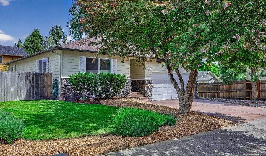 2990 NE Wells Acres Rd, Bend, OR 97701 - 3 Beds, 2 Bath