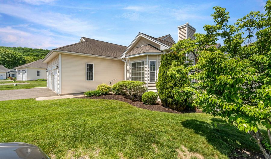 37 September Ln 37, Beacon Falls, CT 06403 - 2 Beds, 3 Bath