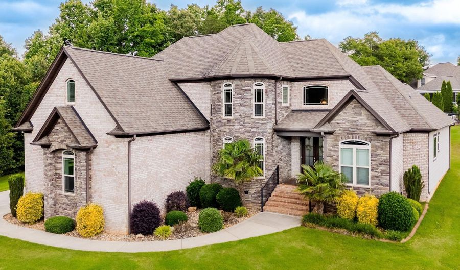 740 N Alamosa Dr, Boiling Springs, SC 29316 - 4 Beds, 3 Bath