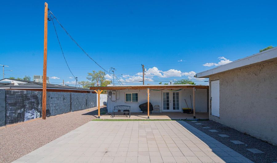 206 N 5TH St, Avondale, AZ 85323 - 3 Beds, 2 Bath
