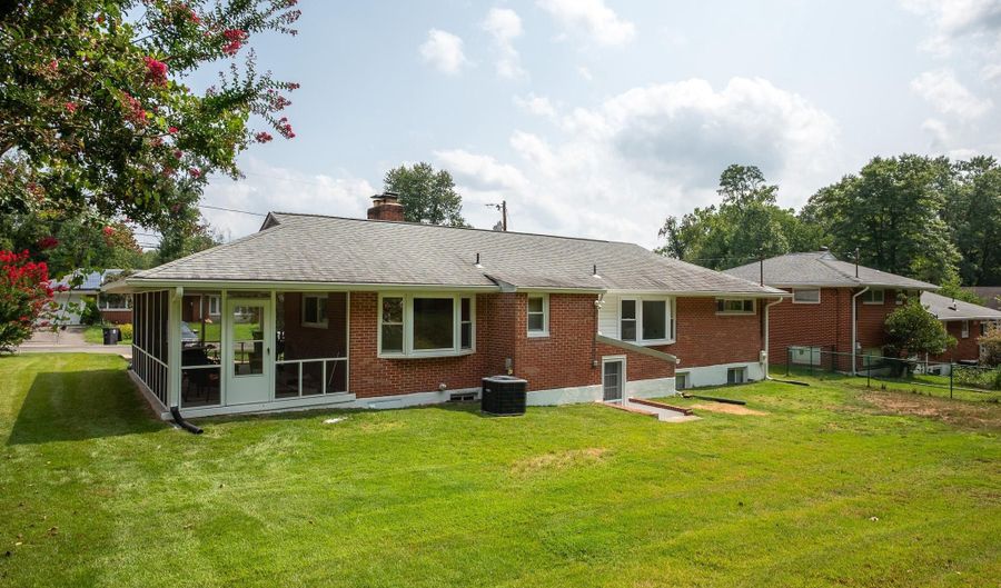 4305 ELMWOOD Rd, Beltsville, MD 20705 - 5 Beds, 3 Bath