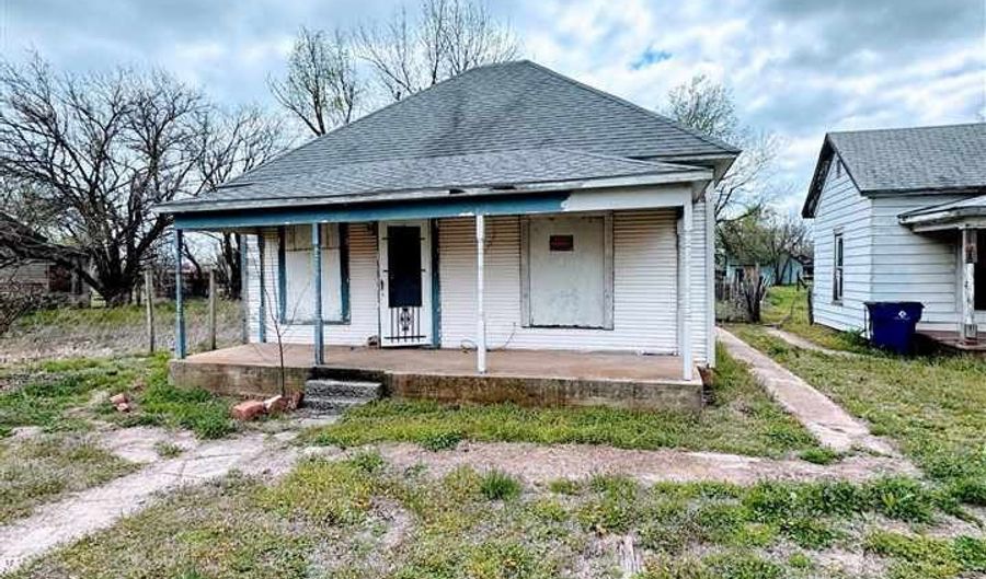 101 W Virginia Ave, Anadarko, OK 73005 - 5 Beds, 2 Bath