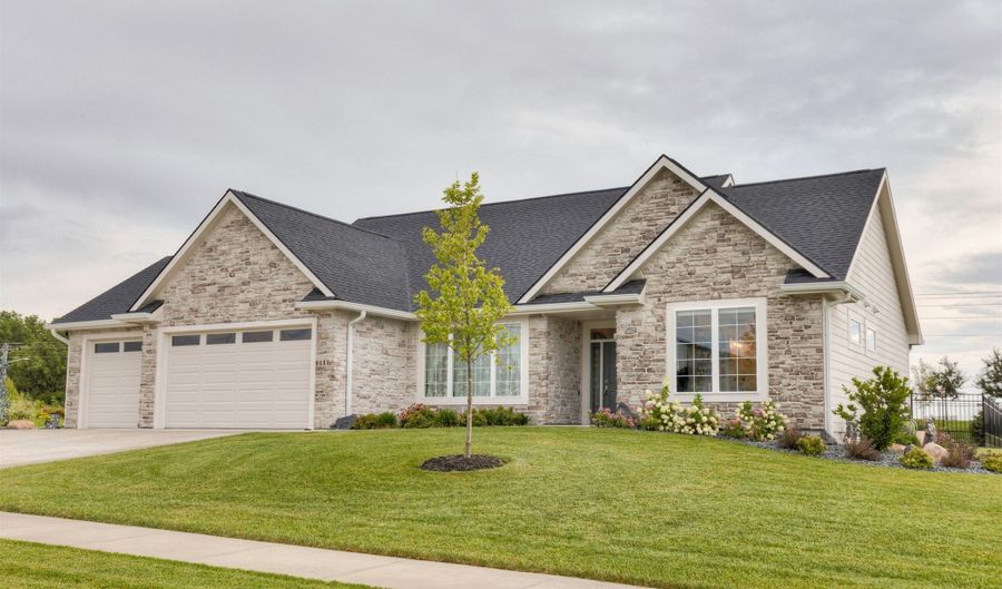 6111 NE Briarwood Dr, Ankeny, IA 50021 - 3 Beds, 3 Bath