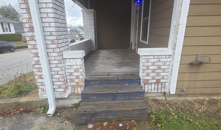 1028 R St, Bedford, IN 47421 - 3 Beds, 2 Bath