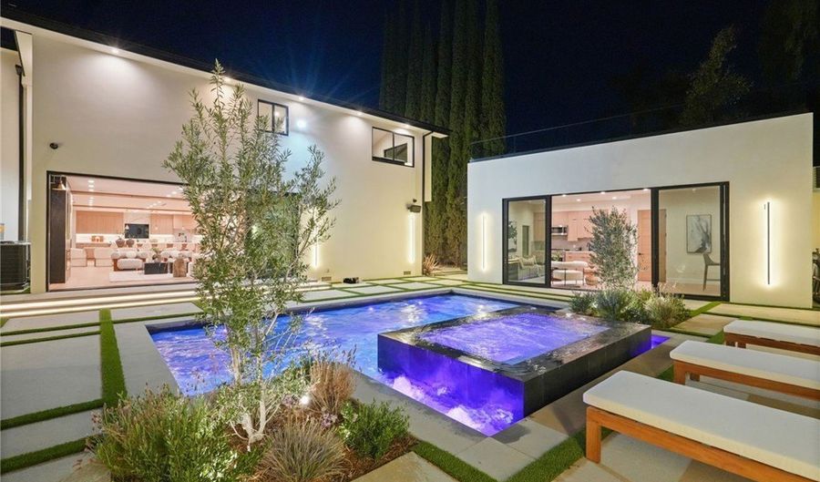 4551 Alonzo Ave, Encino, CA 91316 - 5 Beds, 5 Bath