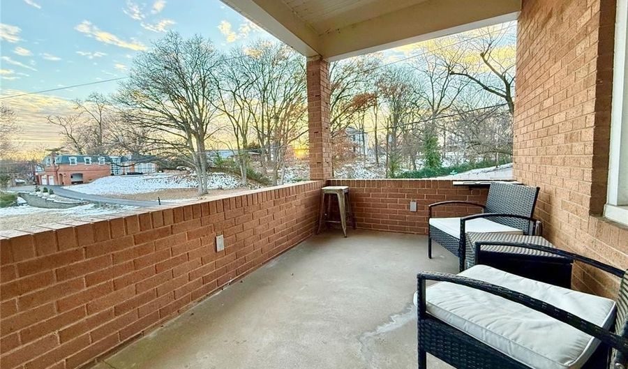 702 Union St, Alton, IL 62002 - 2 Beds, 2 Bath