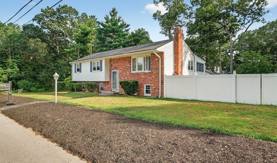 27 High St, Bellingham, MA 02019 - 3 Beds, 2 Bath
