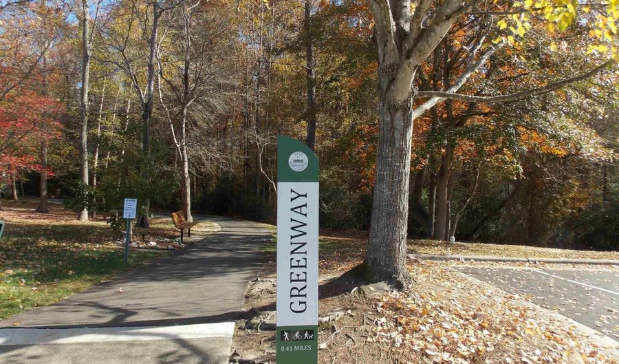 1905 Castleburg Dr, Apex, NC 27523 - 3 Beds, 2 Bath