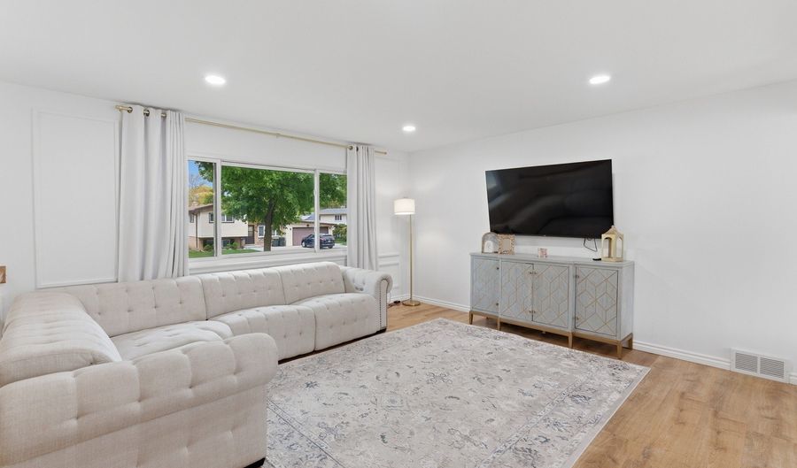25 N Prindle Ave, Arlington Heights, IL 60004 - 5 Beds, 2 Bath