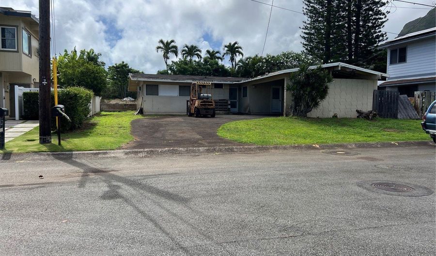 1519 Uluhaku Pl, Kailua, HI 96734 - 4 Beds, 2 Bath