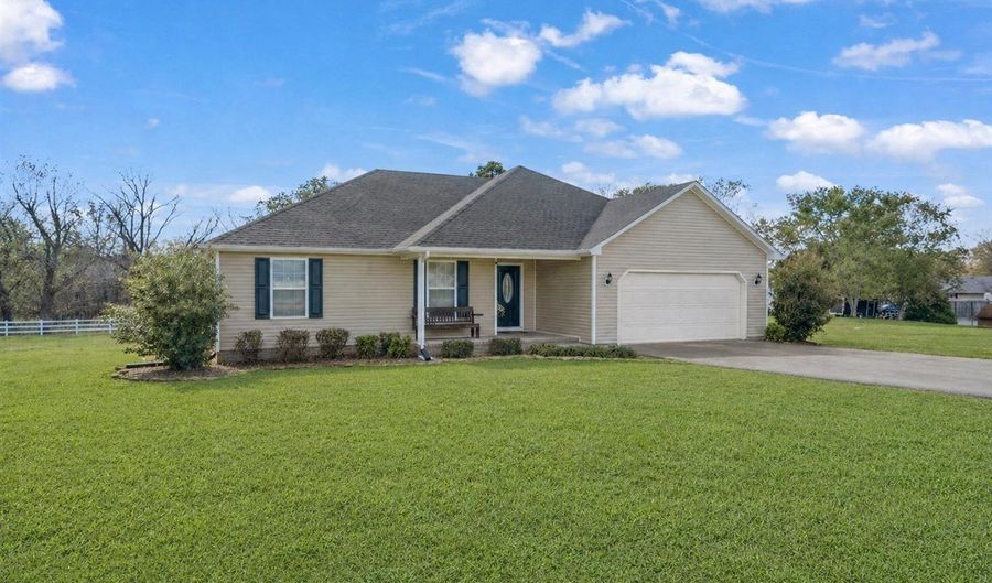 201 Elmwood Dr, Auburn, KY 42206 - 3 Beds, 2 Bath