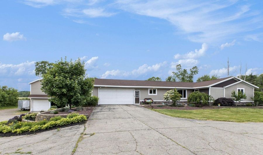 9749 48th Ave, Allendale, MI 49401 - 5 Beds, 5 Bath