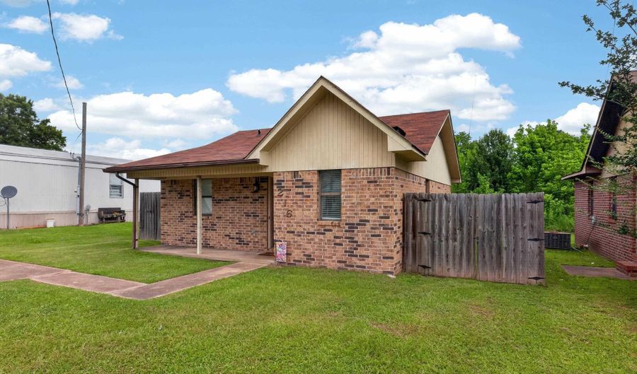 216 Clinton St, Arkadelphia, AR 71923 - 2 Beds, 1 Bath