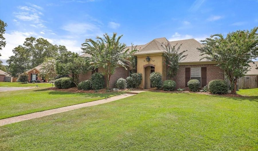 113 W Pinebrook Dr, Brandon, MS 39047 - 3 Beds, 2 Bath