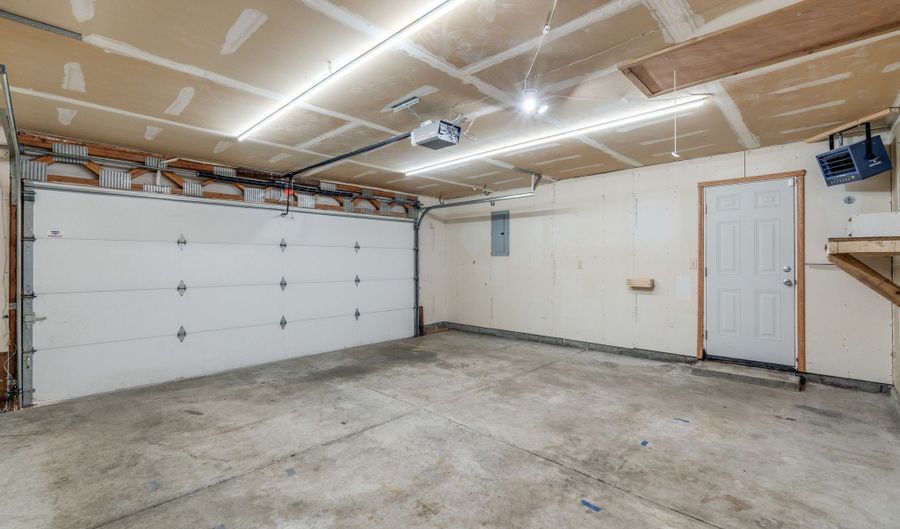 8178 Captain Dr, Avon, IN 46123 - 3 Beds, 2 Bath