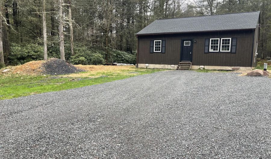 32 Laurel Ln, Albrightsville, PA 18210 - 2 Beds, 1 Bath