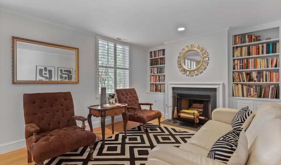 220 13TH St SE 14, Washington, DC 20003 - 2 Beds, 1 Bath