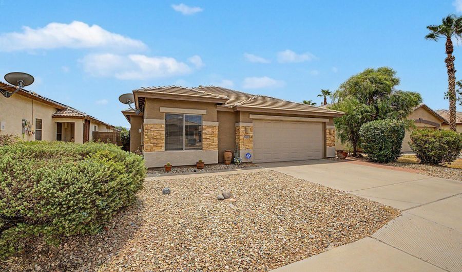 12401 W MONROE St, Avondale, AZ 85323 - 4 Beds, 3 Bath