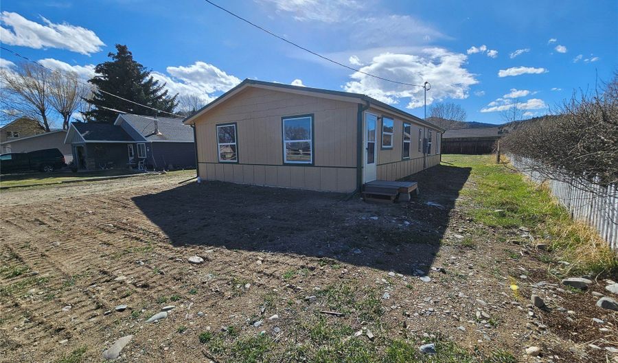 307 S Cleveland St, Boulder, MT 59632 - 4 Beds, 2 Bath