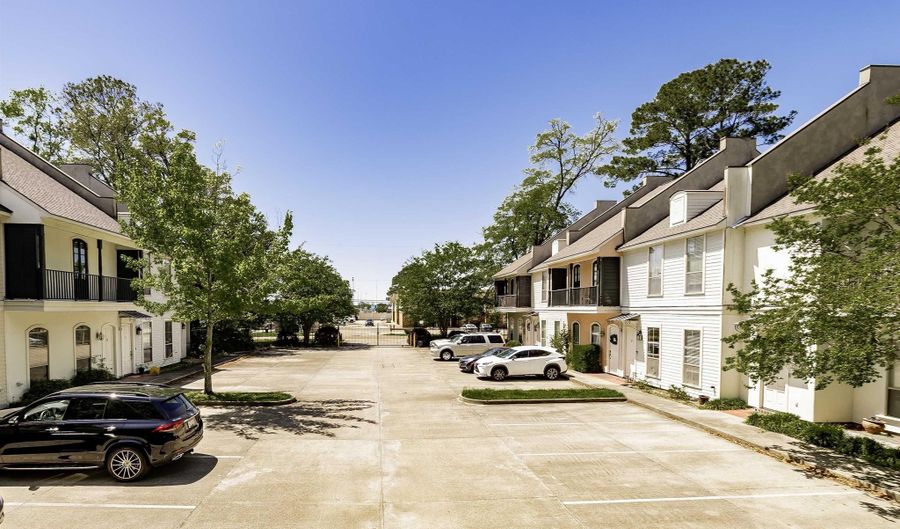 11834 Parkview Ct #D, Baton Rouge, LA 70816 - 3 Beds, 3 Bath