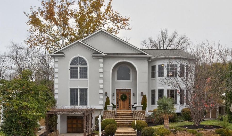 9715 SINGLETON Dr, Bethesda, MD 20817 - 5 Beds, 7 Bath