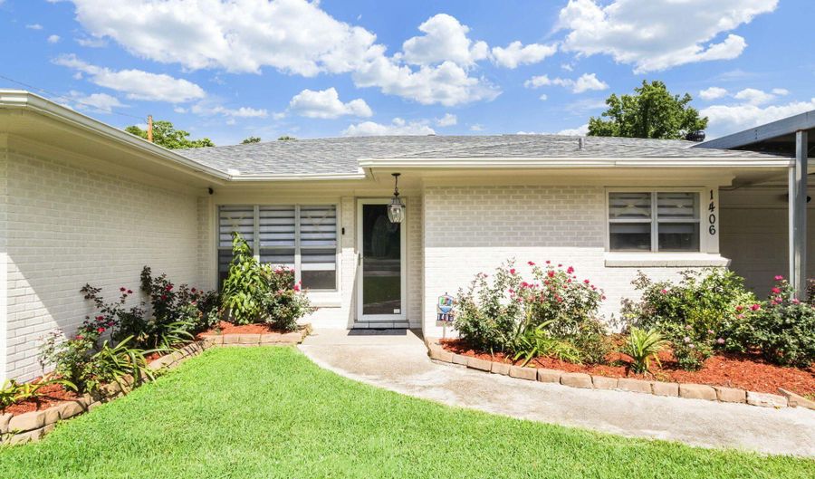 1406 S State St, Abbeville, LA 70510 - 4 Beds, 4 Bath