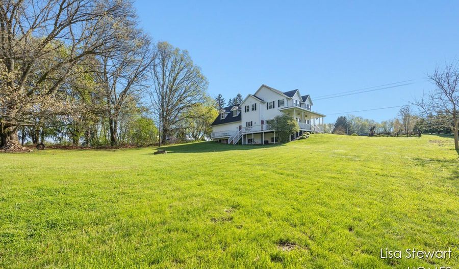 2445 Honey Creek Ave NE, Ada, MI 49301 - 4 Beds, 4 Bath