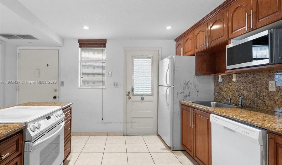 3030 Marcos Dr T203, Aventura, FL 33160 - 2 Beds, 2 Bath