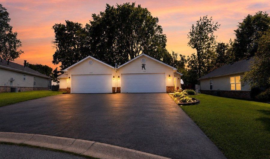 7625 Orchard Village Dr, Indianapolis, IN 46217 - 2 Beds, 2 Bath