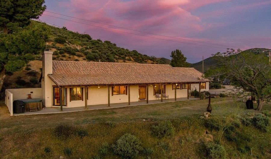 9060 Yucca Hills Rd, Agua Dulce, CA 91390 - 3 Beds, 3 Bath
