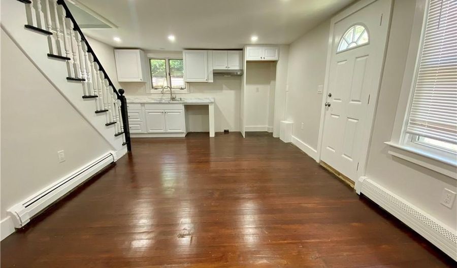 14 S Baptist St, Newport, RI 02840 - 3 Beds, 2 Bath