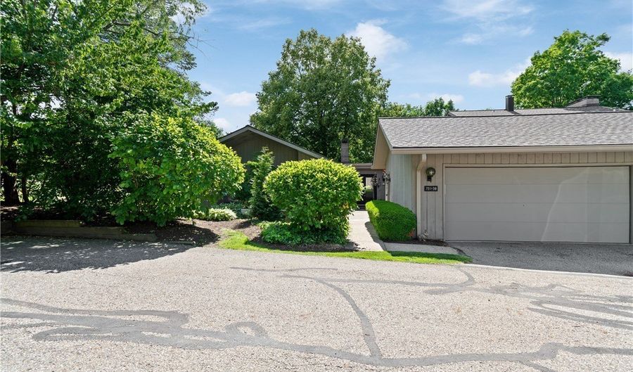 731 Creekside Dr 38, Aurora, OH 44202 - 3 Beds, 2 Bath