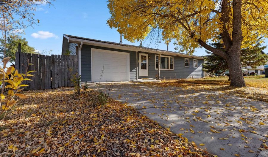 2045 12th Ave, Belle Fourche, SD 57717 - 5 Beds, 2 Bath