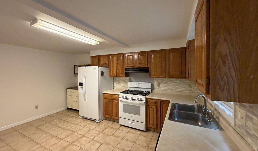 50 Lincoln Ave 1 R, Danbury, CT 06810 - 2 Beds, 1 Bath