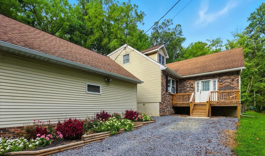 58 ORCHARD Rd, Fleetwood, PA 19522 - 5 Beds, 3 Bath