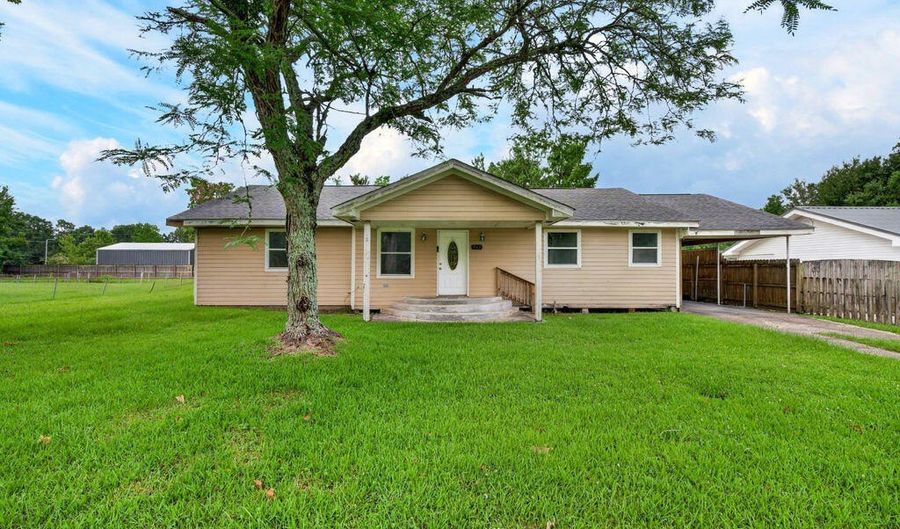 542 Saint John St, Bay St. Louis, MS 39520 - 3 Beds, 2 Bath