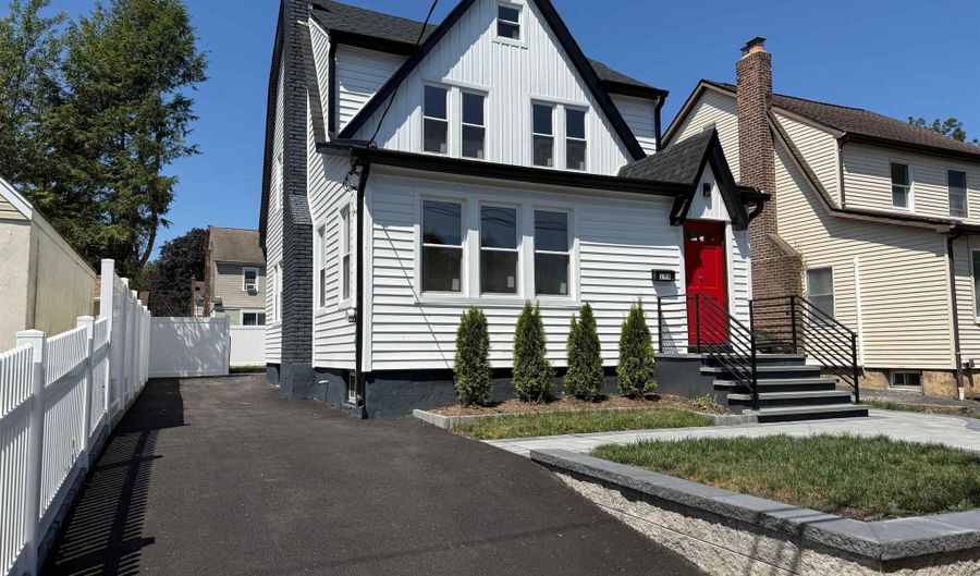 190 ELDER Ave, Bergenfield, NJ 07621 - 5 Beds, 2 Bath