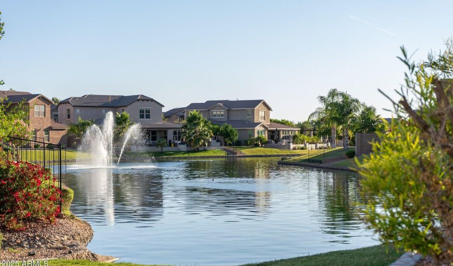 923 W YELLOWSTONE Way, Chandler, AZ 85248 - 4 Beds, 3 Bath