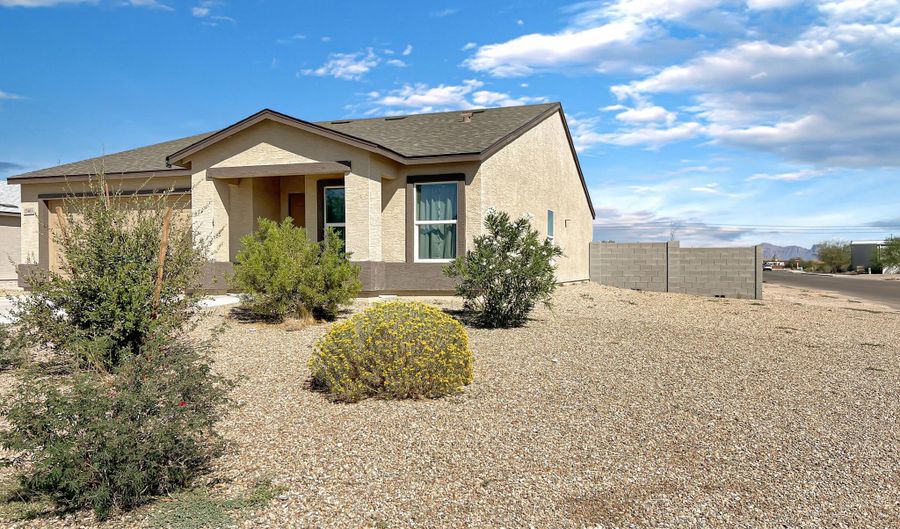 15403 S PATAGONIA Rd, Arizona City, AZ 85123 - 4 Beds, 2 Bath