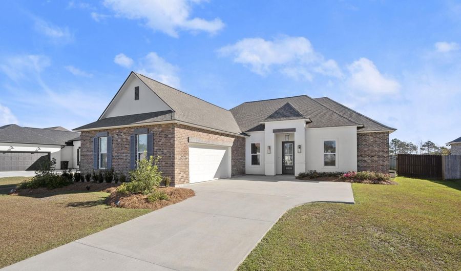 10233 Oak Colony Blvd, Baton Rouge, LA 70817 - 5 Beds, 3 Bath