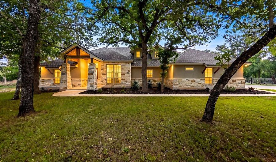 156 Crescent Rdg, Adkins, TX 78101 - 4 Beds, 3 Bath