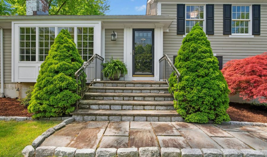 2 Knollwood Ln, Darien, CT 06820 - 4 Beds, 4 Bath