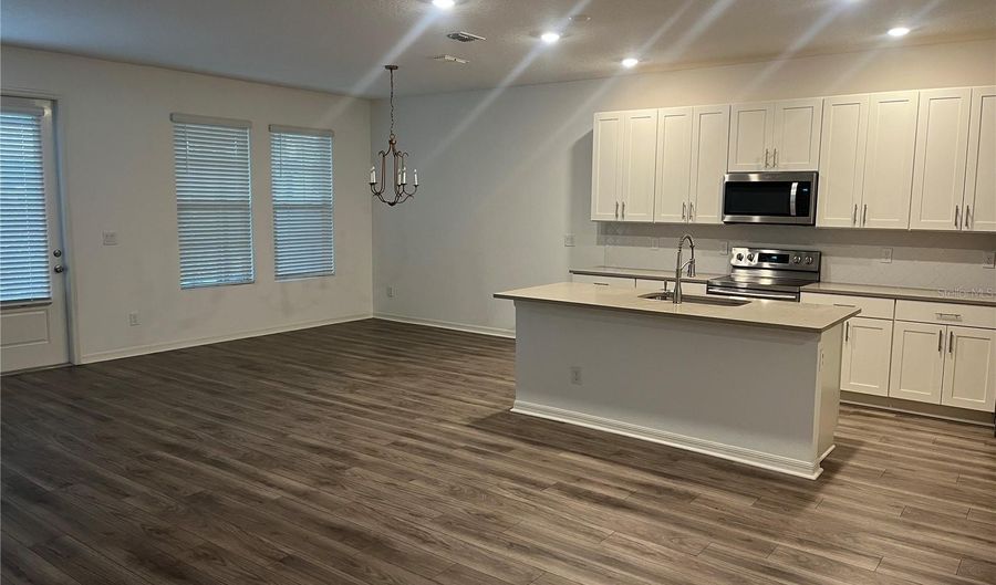 2716 BOLZANO Dr, Apopka, FL 32712 - 3 Beds, 3 Bath
