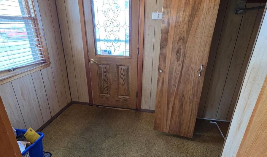 418 N Lloyd St, Aberdeen, SD 57401 - 1 Beds, 1 Bath