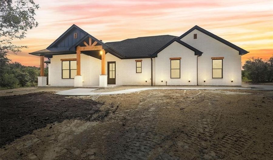 4996 Veal Station Rd, Weatherford, TX 76085 - 4 Beds, 2 Bath